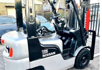 Bảo Trì Xe Nâng Tại Quận 8: Giải Pháp Tối Ưu Cho Doanh Nghiệp Của Bạn (Xe Nâng Vinaboss)