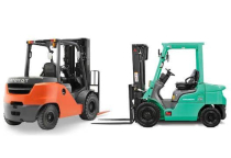 So sánh xe nâng dầu và xe nâng xăng và ưu nhược điểm