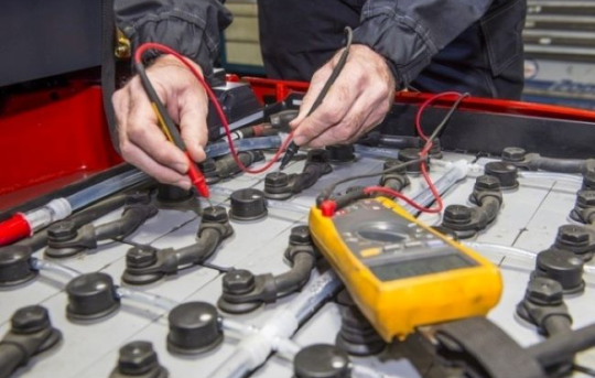 Làm thế nào để lựa chọn bình điện xe nâng phù hợp?