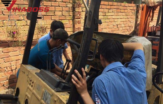 Dịch Vụ Bảo Trì Xe Nâng Tại Quận 4 Của Xe Nâng Vinaboss – Giải Pháp Toàn Diện Cho Doanh Nghiệp