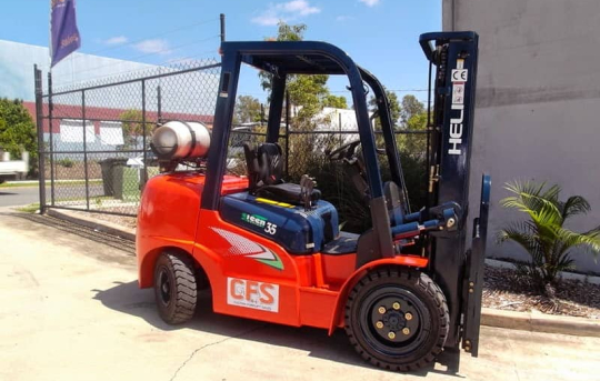 Hướng dẫn cách đỗ xe nâng hàng đúng cách