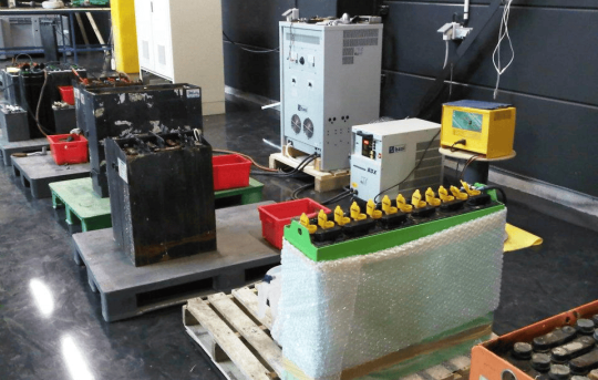 Vì sao cần sửa chữa hệ thống bình điện xe nâng theo định kỳ?