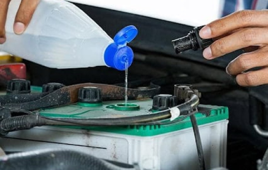 Xác định nồng độ axit trong bình ắc quy xe nâng hàng