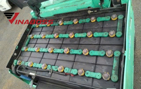 Hướng dẫn cách tháo lắp bình ắc quy xe nâng hàng