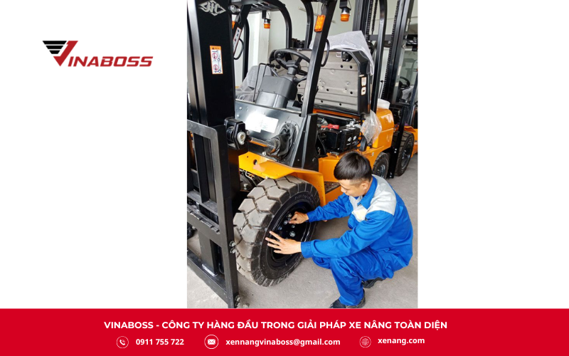Tại Vinaboss, chúng tôi luôn nhấn mạnh rằng bảo trì, bảo dưỡng xe nâng định kỳ
