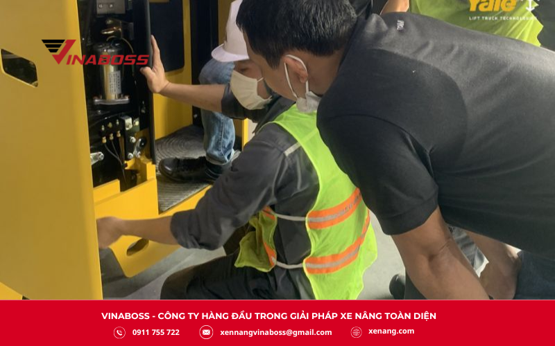 Các khớp xoay, trục lái và bánh xe chịu tải thường xuyên tiếp xúc với ma sát cao