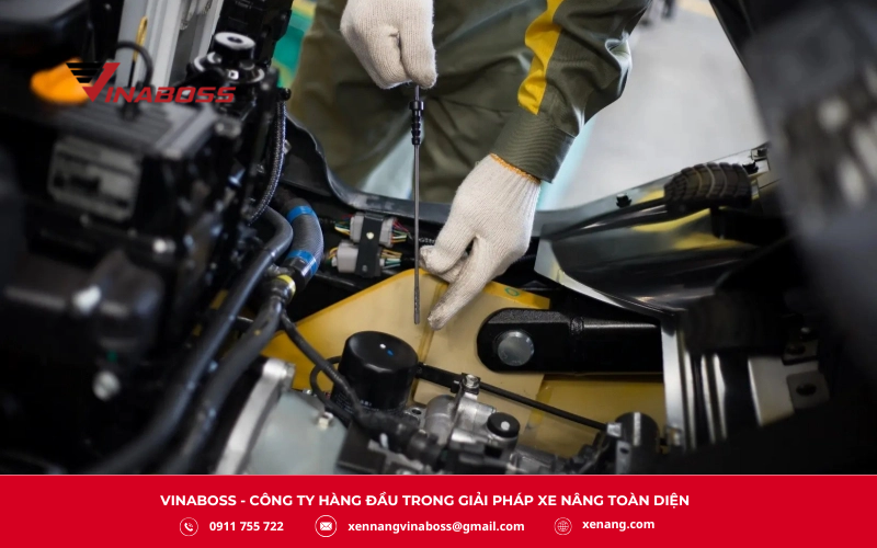 Một số xe nâng điện hiện đại được trang bị bộ điều khiển điện tử (ECU)