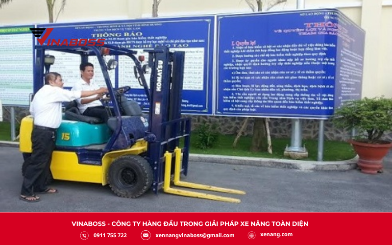 Hướng dẫn sử dụng càng nâng và nâng hàng từ thấp lên cao an toàn.