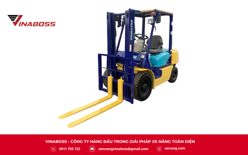 Xe nâng Komatsu FD20C là mẫu xe nâng dầu đối trọng phù hợp cho nhiều loại kho bãi và môi trường làm việc đa dạng