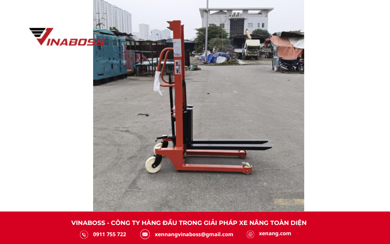 Xe nâng tay cao 500 kg cao 1,2 m được thiết kế chuyên dụng để bốc xếp hàng hóa trên các giá kệ