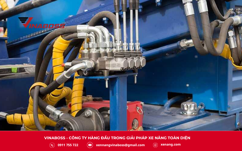 Hệ thống thủy lực là “cơ bắp” giúp nâng hạ tải trọng