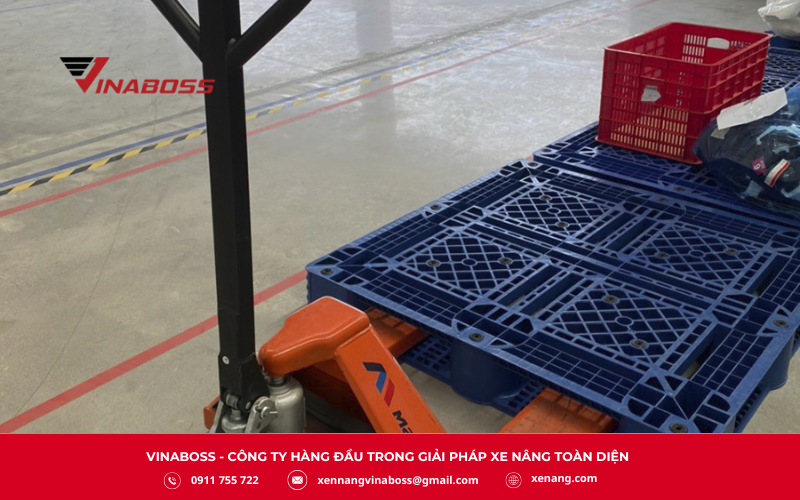 Kích thử xe nhiều lần để kiểm tra áp suất dầu và lực nâng
