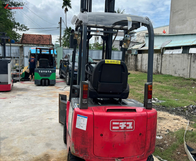 Với thiết kế ngồi lái tiện nghi, điều khiển êm ái và động cơ điện thân thiện môi trường, NICHIYU FB18PN phù hợp cho kho bãi, nhà xưởng và trung tâm logistics.