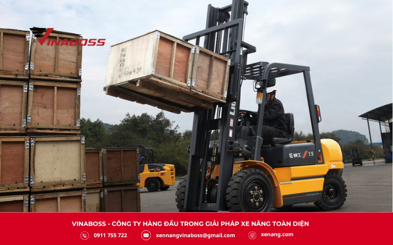 Xe nâng 5 tấn là dòng xe nâng công nghiệp hạng nặng, đáp ứng tốt các nhu cầu vận chuyển