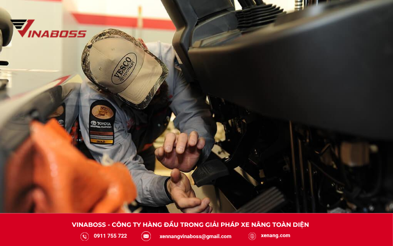 Kiểm tra hệ thống thủy lực, phanh và trợ lực lái xe nâng