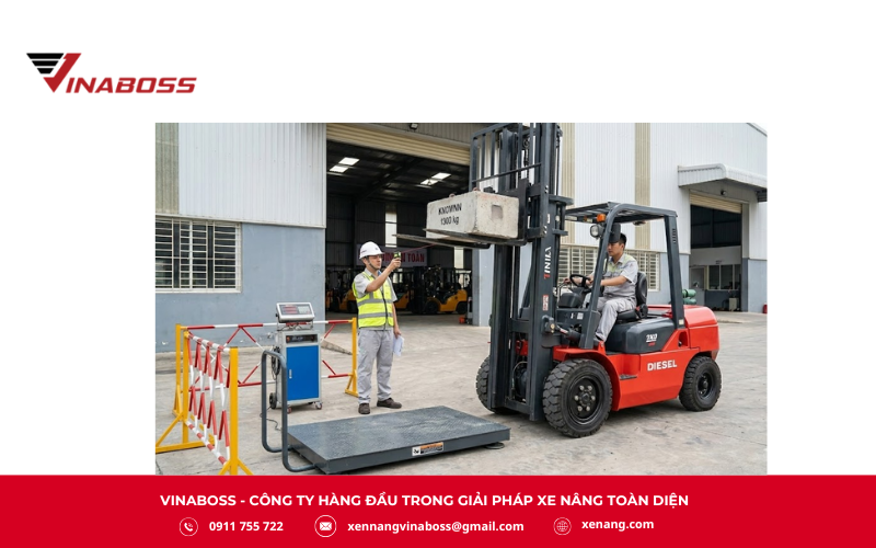 đánh giá trực quan toàn bộ cấu tạo xe nâng để phát hiện hư hỏng, biến dạng hay han gỉ trước khi thử vận hành