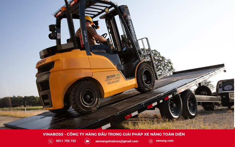 Kiểm tra rõ phụ phí tài xế và nhiên liệu trước khi thuê xe nâng