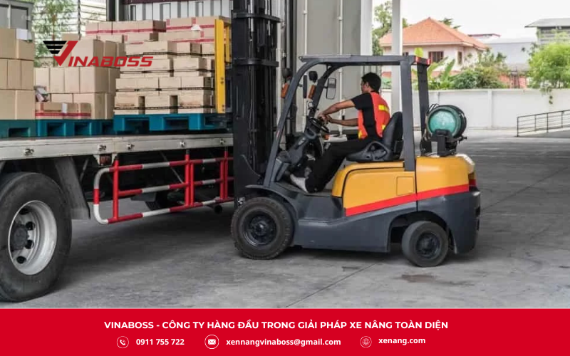 Môi trường ven biển khiến xe nâng nhanh hư, dịch vụ sửa chữa ngày càng cần thiết