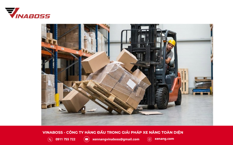 Rơi tải là sự cố xảy ra khi hàng hóa rơi khỏi càng nâng trong quá trình vận chuyển hoặc nâng hạ.