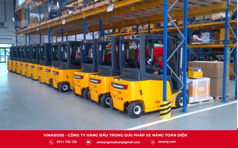 Thuê xe nâng phù hợp giúp nâng cao hiệu quả vận chuyển và bốc xếp hàng hóa.