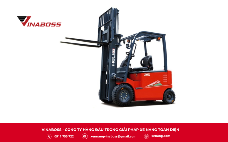 Xe nâng dầu đối trọng vận hành bằng động cơ đốt