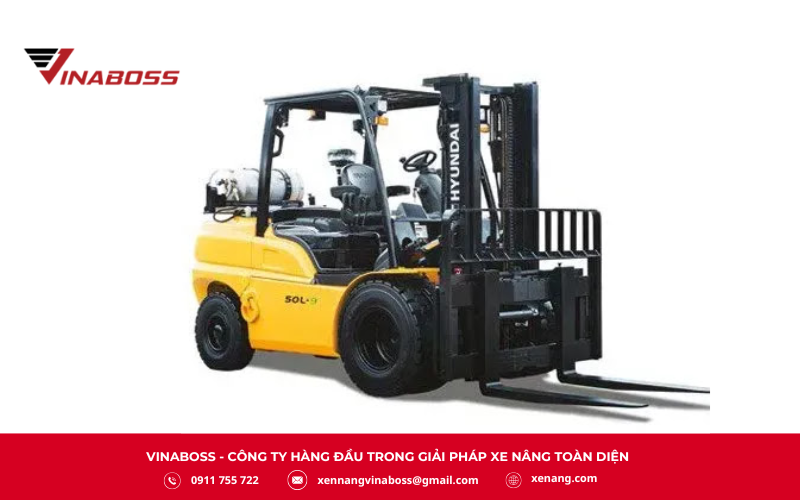 Xe nâng đối trọng là loại xe có khối đối trọng phía sau để giữ thăng bằng khi nâng hàng, giúp vận hành ổn định và an toàn