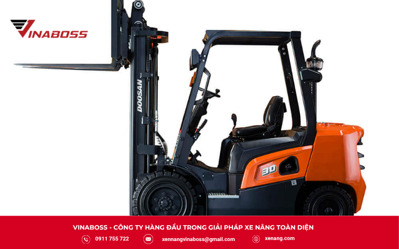 Xe nâng Forklift giúp nâng hạ và vận chuyển hàng hóa nhanh chóng, hiệu quả