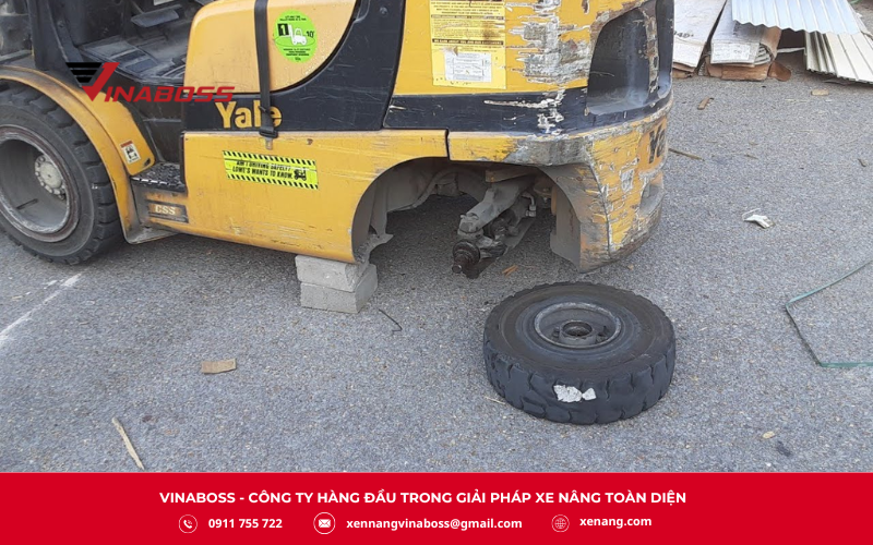 Hoạt động trong môi trường điều kiện ẩm, bụi làm xe nâng thường xuyên gặp lỗi