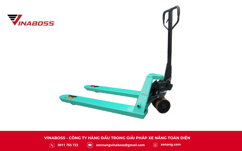 Xe nâng tay (Hand Pallet Truck) là thiết bị nâng hạ thủ công nhỏ gọn, dùng sức người kết hợp bơm thủy lực để nâng
