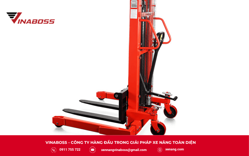 Xe nâng tay Forklift nhỏ gọn, tiết kiệm cho nhu cầu nâng hạ cơ bản.