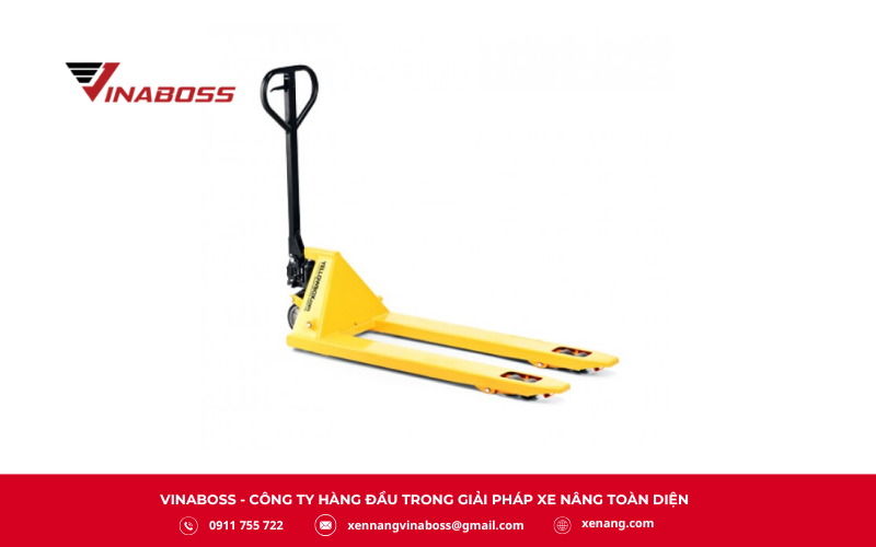 Xe nâng tay càng hẹp giúp linh hoạt di chuyển 