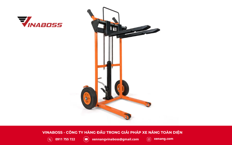 Xe nâng tay cao phù hợp để đưa hàng lên kệ có chiều cao lớn hơn bình thường
