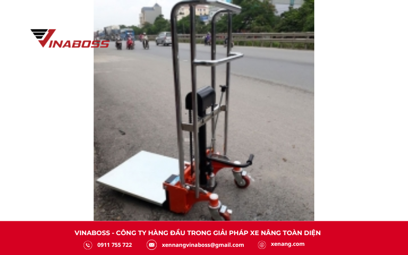 ​  Khi lựa chọn một chiếc xe nâng tay cao mini, điều quan trọng là khả năng linh hoạt trong việc nâng hạ  ​