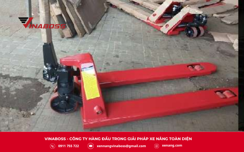 Đối với các nhu cầu nâng – di chuyển hàng hóa nhẹ, xe nâng tay là lựa chọn tiết kiệm