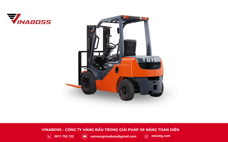 Xe nâng (forklift) là thiết bị công nghiệp chuyên dùng để nâng, hạ và di chuyển hàng hóa trên pallet trong phạm vi ngắn
