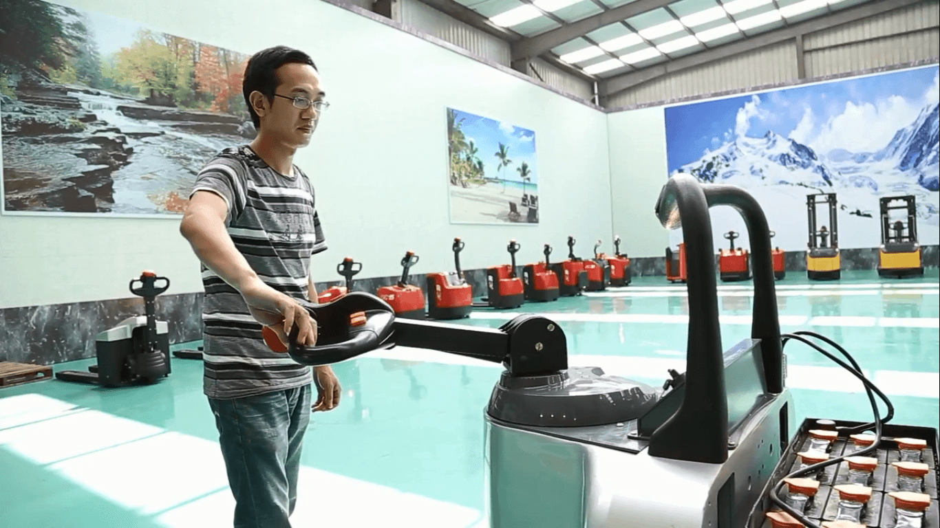 Sửa chữa hệ thống điều chỉnh tay cầm xe nâng
