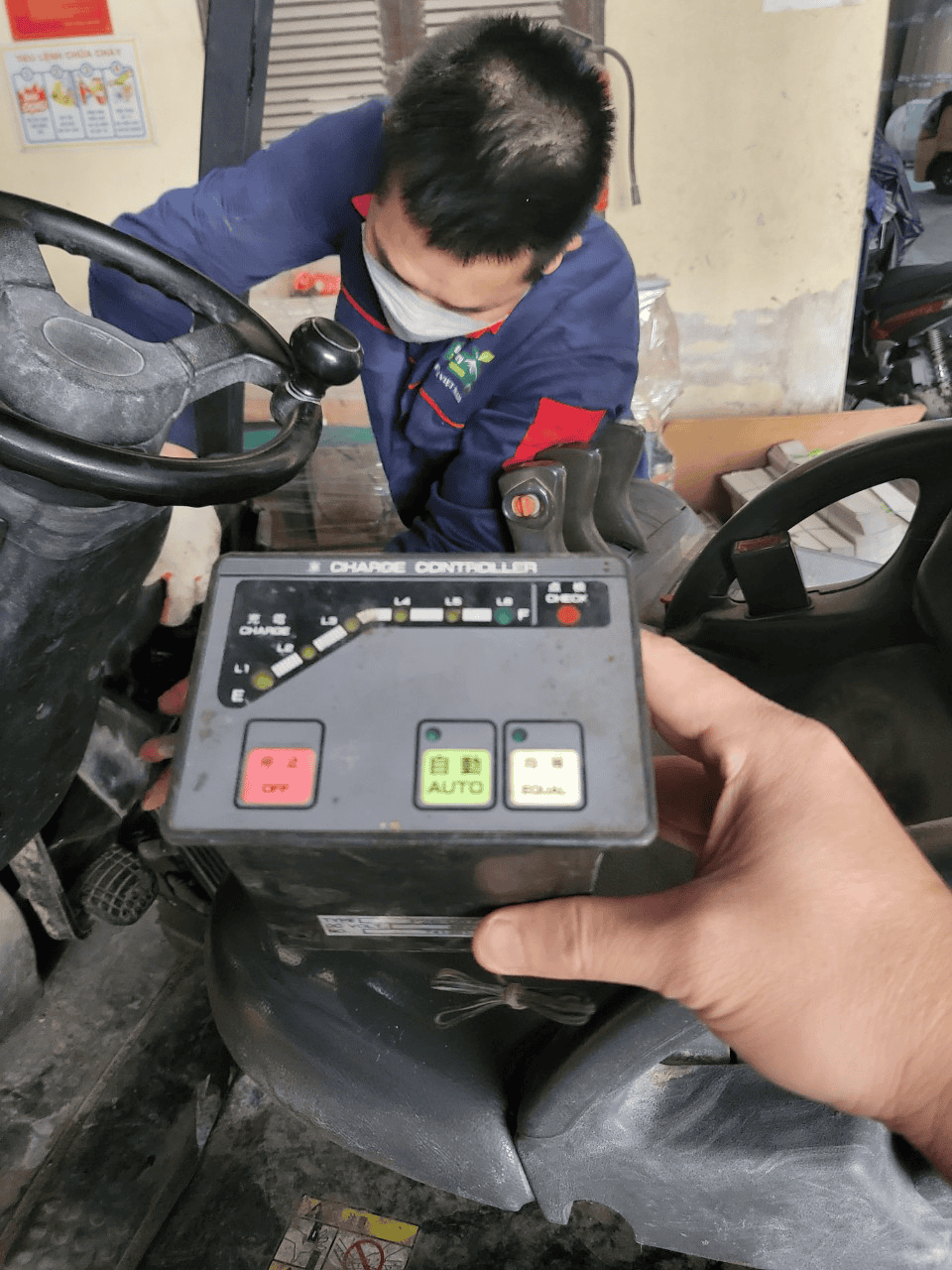 Sửa chữa hệ thống điều khiển xe nâng