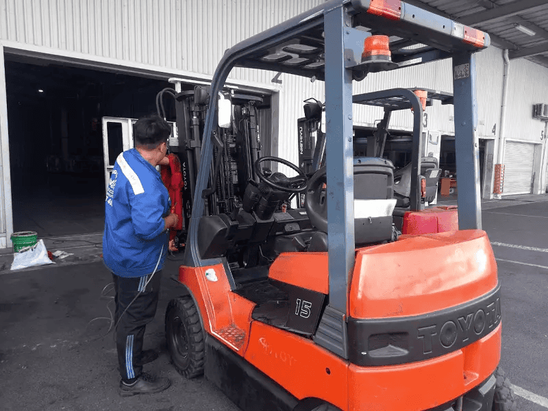 Sửa chữa hệ thống thủy lực xe nâng