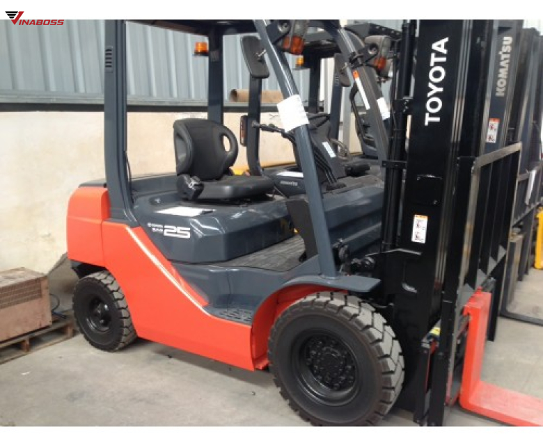 Xe Nâng Dầu Toyota 8FD25