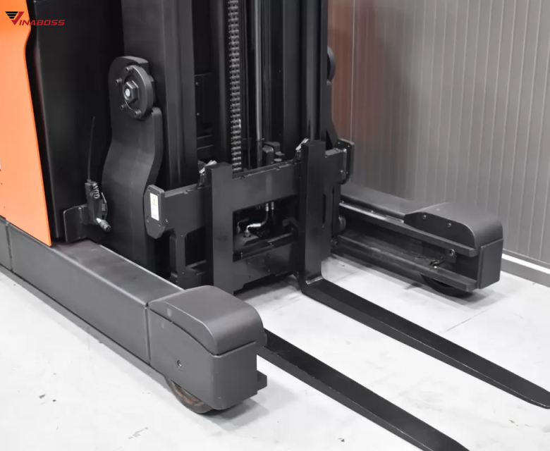 Xe Nâng Điện Reach Truck 1.6 Tấn Toyota RRE 160 HE