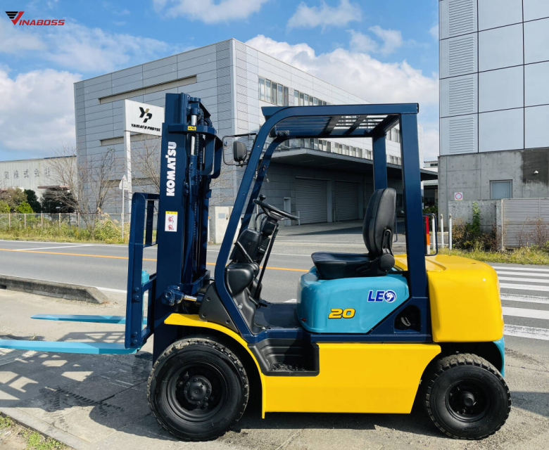 xe nâng Komatsu FD20C 