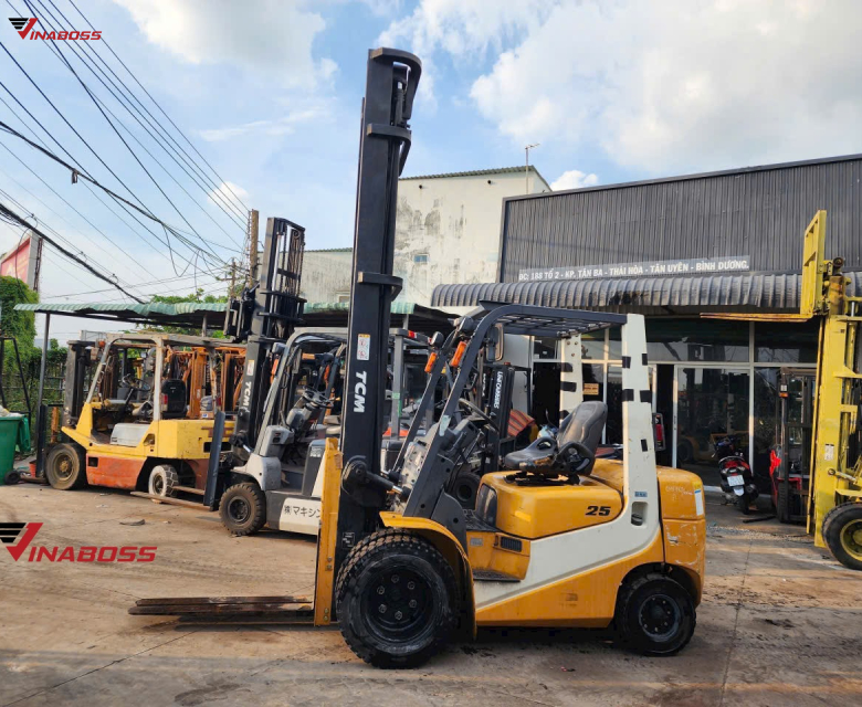 Xe nâng dầu TCM 2. 5 tấn