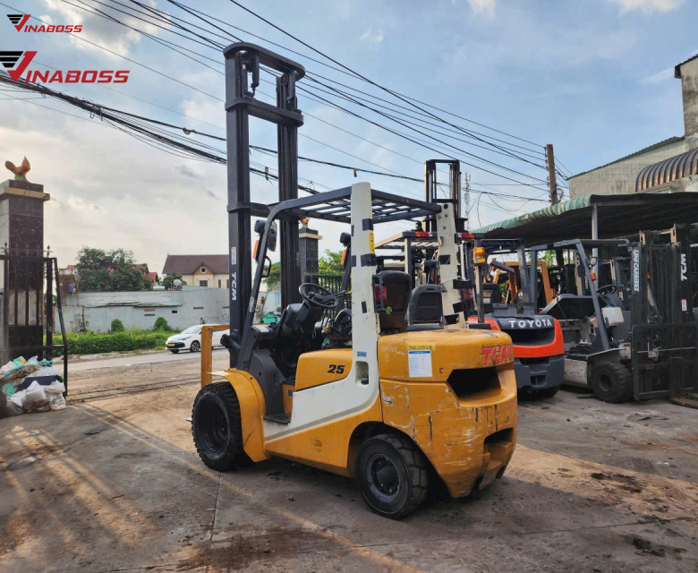 Xe nâng dầu TCM 2. 5 tấn