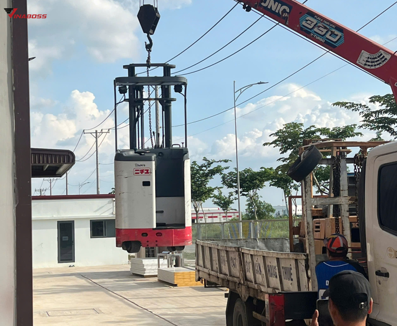 Xe nâng điện đứng lái 900kg NICHIYU FBRM9-75-300PBL 