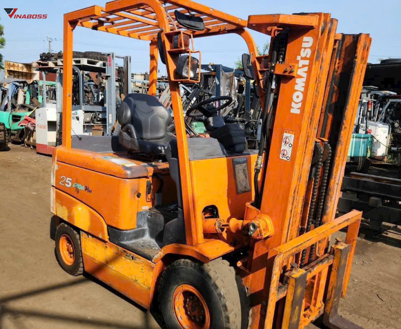 Xe Nâng Điện ngồi lái Komatsu FB25EX-11