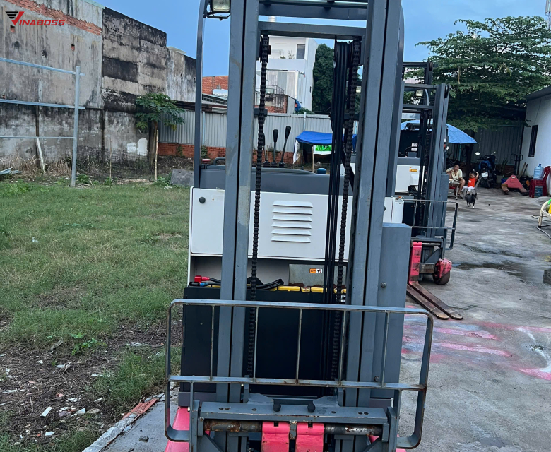 Xe nâng điện đứng lái 900kg NICHIYU FBRM9-75-300PBL 