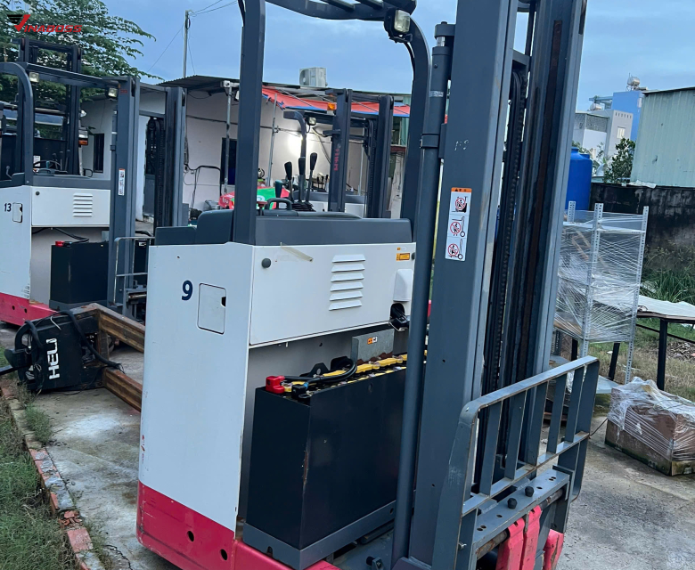 Xe nâng điện đứng lái 900kg NICHIYU FBRM9-75-300PBL 