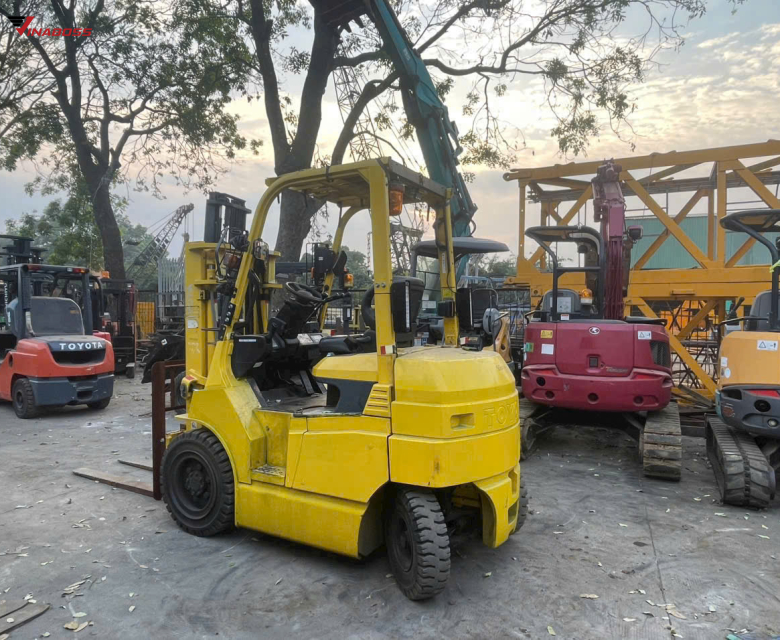 Xe Nâng Điện Ngồi Lái TOYOTA 8FB30